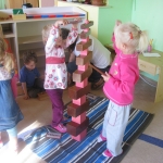 ruzova-vez-a-hnede-schody-variantaii